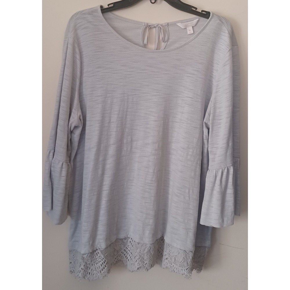 LC Lauren Conrad Womens XL Light Gray Bell Sleeve‎ Lace Hem Keyhole Back Top